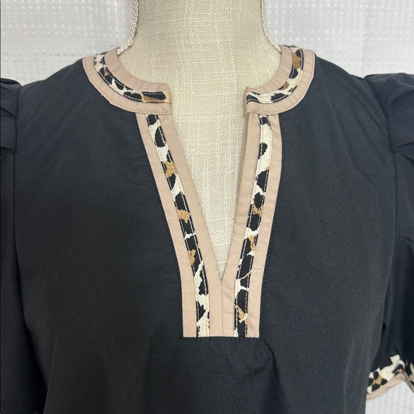 Elegant Black Puff Sleeve Top with Leopard Trim - Picture 3 of 4